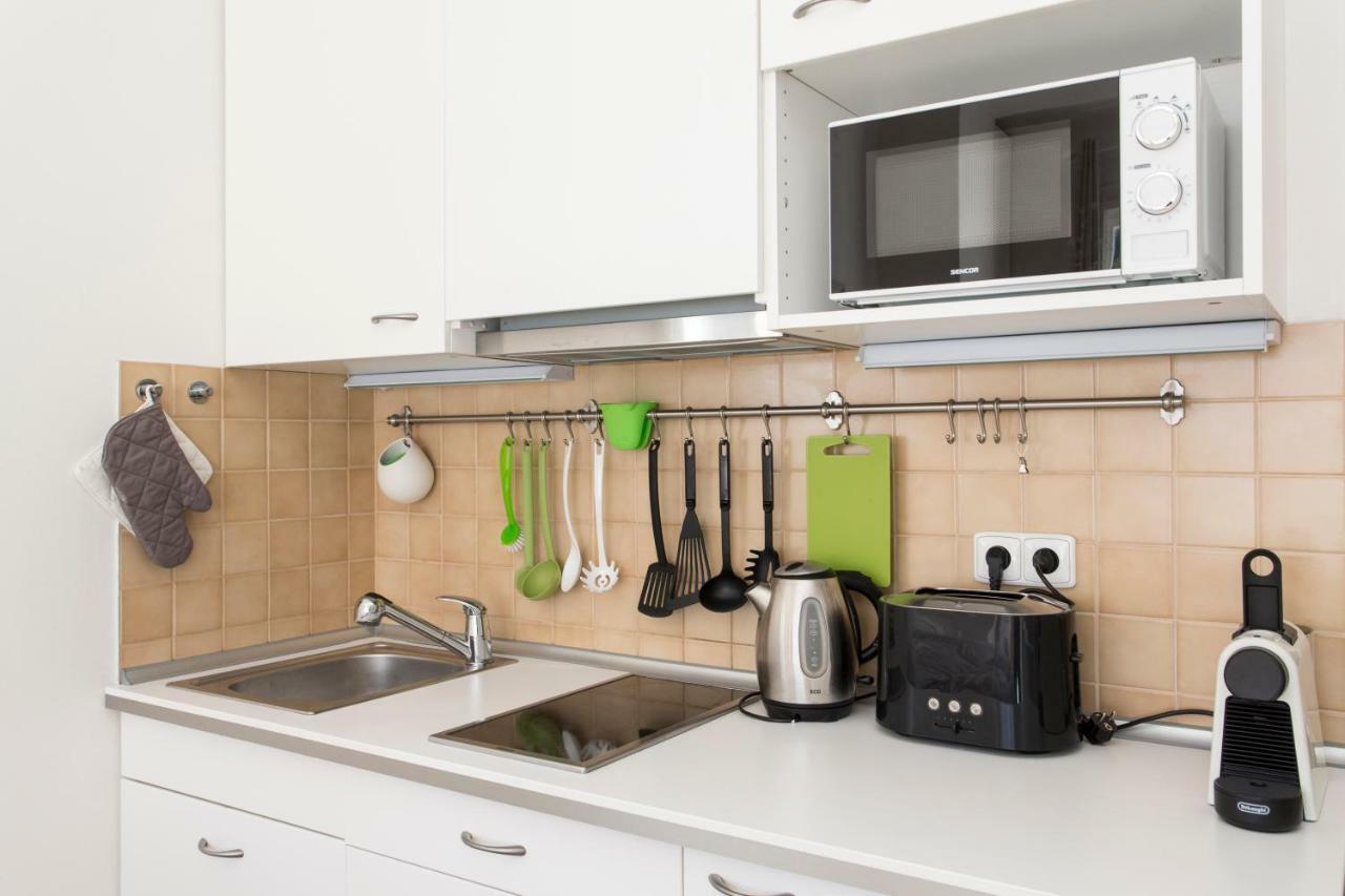 Cozy Studio With Parking Near City Center Praga Esterno foto