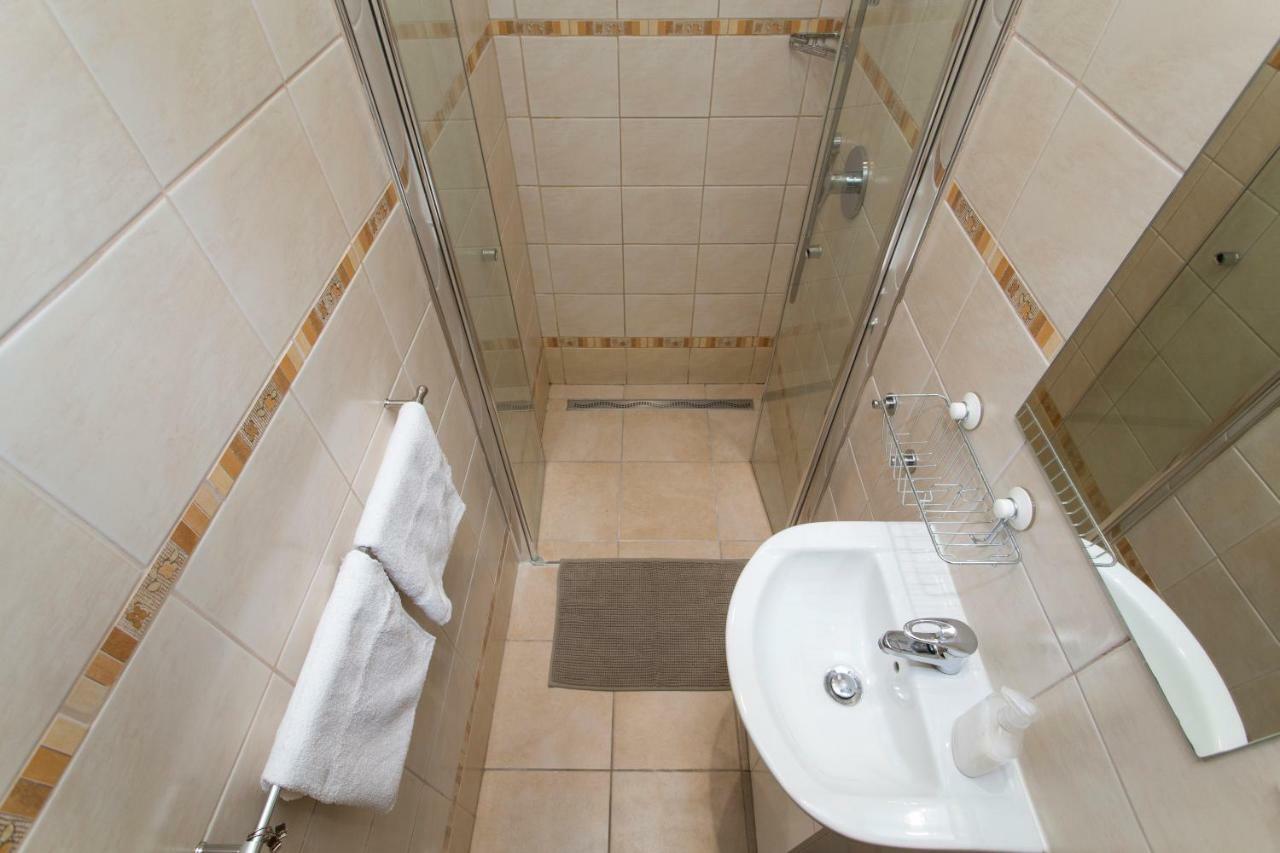 Cozy Studio With Parking Near City Center Praga Esterno foto
